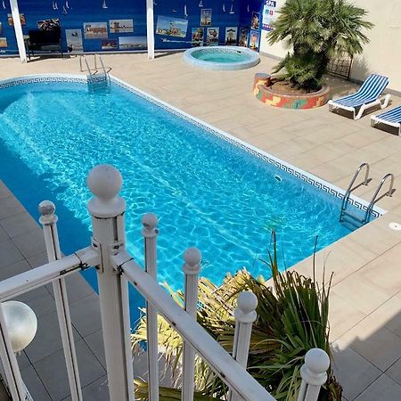 Amerique Hotel Palavas - Piscine - Plage Luaran gambar